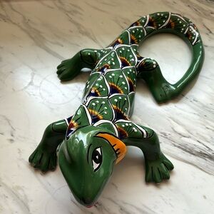Vintage Talavera Mexican pottery ceramic Iguana / Lizard